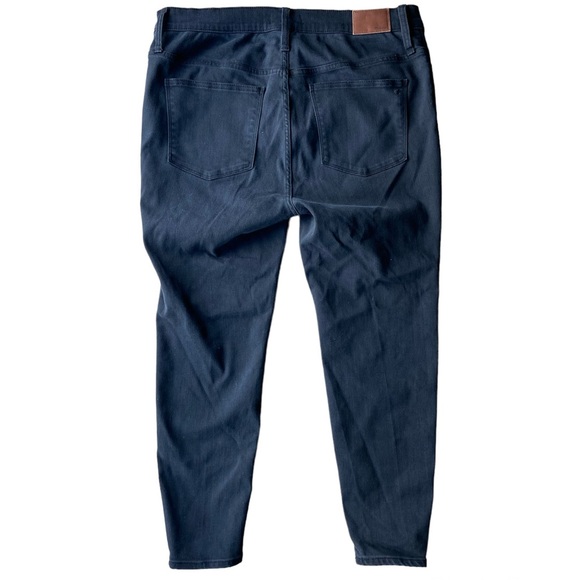 Madewell Petite 9" Mid-Rise Skinny Jeans in Lunar Wash - Picture 7 of 12